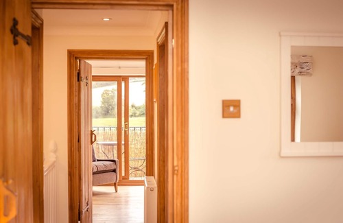Alfriston House | Idyllic Riverside Country Cottage for 6