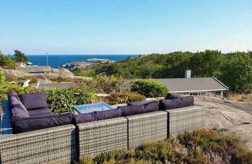 Lillesand House | Idyllic Sea Cottage on Justøya Island, Lillesand