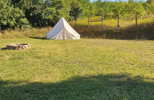 Koppanyszanto RV Rental | Idyllic setting with pool in Koppany Nature Park directly on the walking trails.