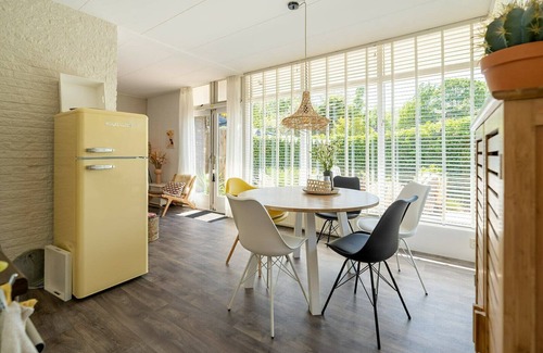 Ouddorp House | Idyllic vacation home on quiet vacation park with fenced garden.