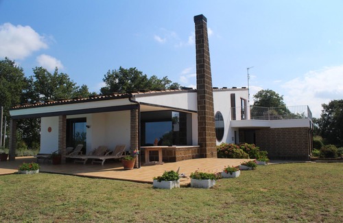 Torino di Sangro Villa | Idyllic Villa, with Infinity Pool, 4 air conditioned bedrooms & stunning views.