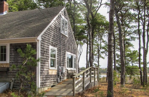 Pleasant Point House | Idyllic Waterfront Home on Drummer Cove in Quiet Pine Grove on Pleasant Point.