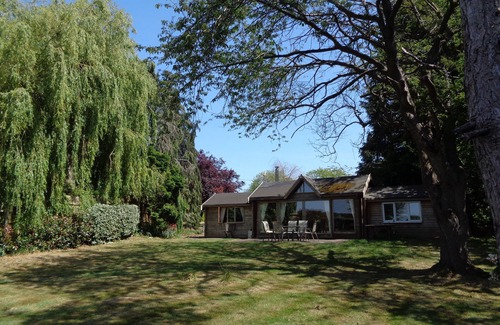 Uckington House | Idyllically situated Log Cabin, Fantastic view, Log Burner 4 miles to Stratford