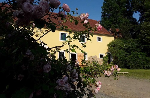 Schoepstal House | Idyllisch Gelegenes Ferienhaus mit Garten auf Reiterhof