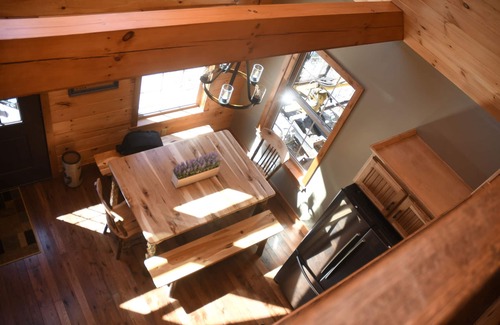 Huntingdon Cabin | If you are ready to travel and relax look no further!