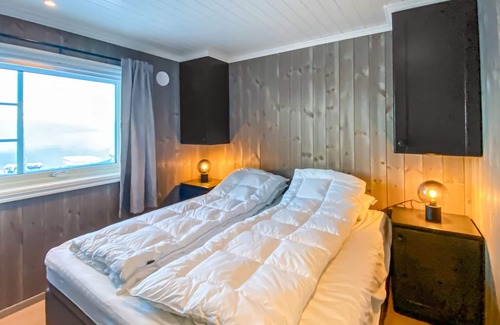 yer House | If you do not want to give up your comfort even on vacation, this modern vacation home with mountain