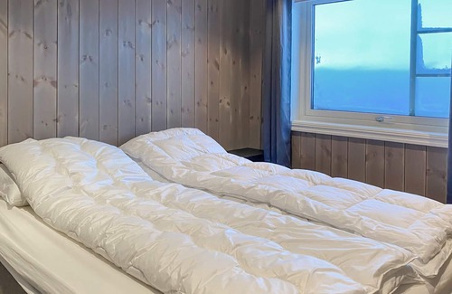 yer House | If you do not want to give up your comfort even on vacation, this modern vacation home with mountain