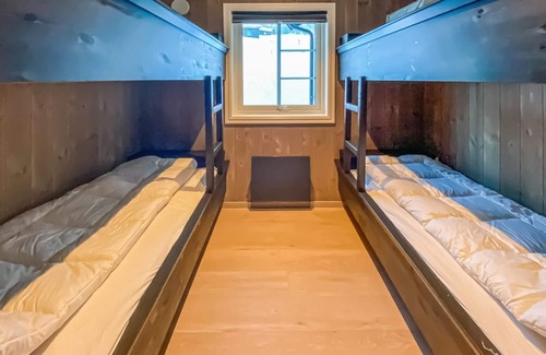 yer House | If you do not want to give up your comfort even on vacation, this modern vacation home with mountain