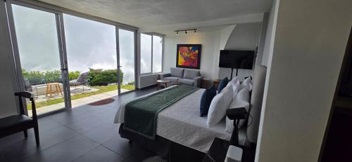 Coatepeque Villa | Igloo Colibrí