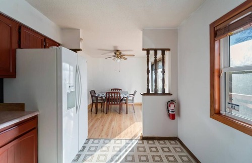 Des Moines House | Ignatius’ House Come in & relax in Des Moines in a home with AC, WiFi, heater,