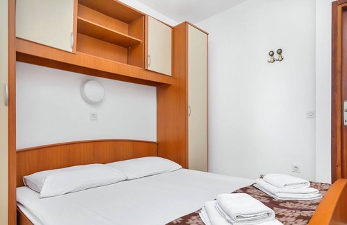 Pokrivenik Apartment | Igor - 5 m From Beach - B