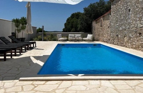 Velim House | Ika stone house Surrounded by nature
