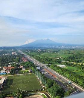 Kedungmanggu Apartment | Ikiru Sanctuary - 1 King Bed with Mountain View