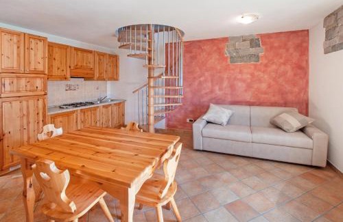 Verceia House | Il ciliegio sul lago