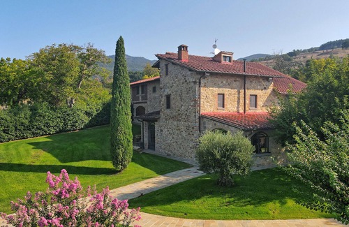 Bibbiena House | "IL GELSO by Fewo-Toskana" Tuscany, vacation villa with private pool, 12 bedrooms.