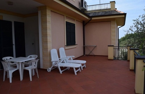 Rezza Villa | Il Paguro - Calypso - Apartment with independent access and garden