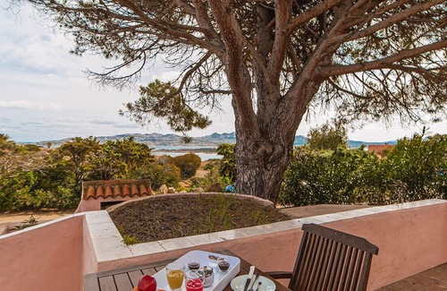 Villaggio Piras Apartment | Il Pino - Terraced house with large terrace overlooking the sea at Piras