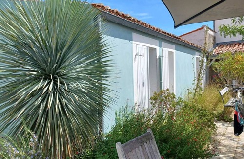 Ile-d'Aix House | Ile d' AIX, family house in the village with enclosed garden