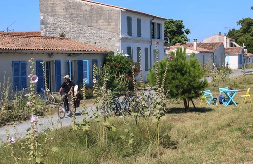 Ile-d'Aix House | Ile d' AIX, family house in the village with enclosed garden