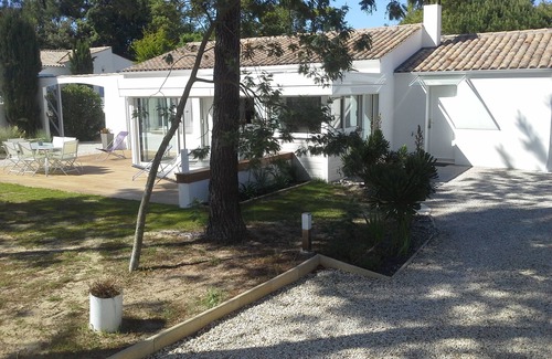 Saint-Georges-d'Oleron House | ILE D'OLERON CHAUCRE 400m from the beach Bright independent villa