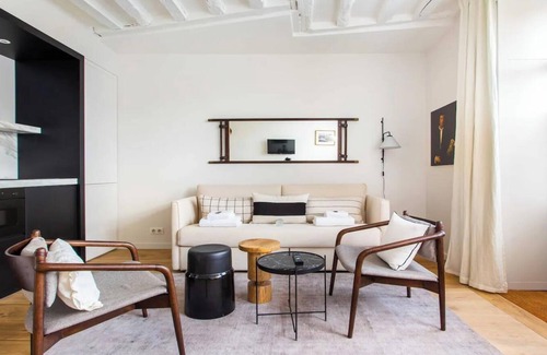 Notre Dame Apartment | ILE DE LA CITÉ - LURIOUS DUPLEX NEAR NOTRE-DAME: ELEGANT PARISIAN CHARM - 2 BEDS