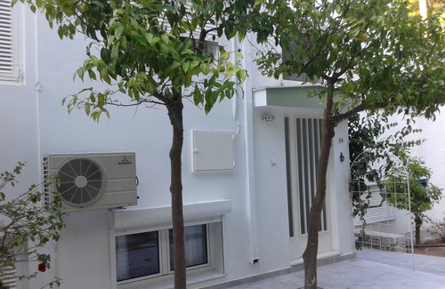 Spetses Cottage | iLiana's seaside maisonette.