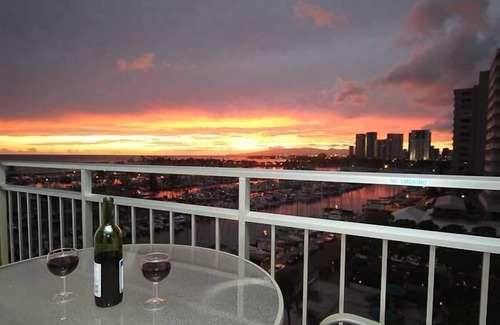 Waikiki Condo | Ilikai 1639 Ocean/Sunset/Marina Views - King Bed - Steps to Lagoon and Beach