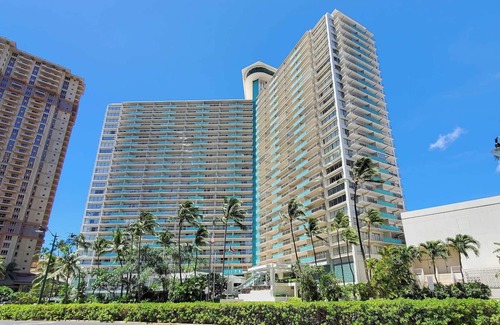 Waikiki Condo | Ilikai 1639 Ocean/Sunset/Marina Views - King Bed - Steps to Lagoon and Beach