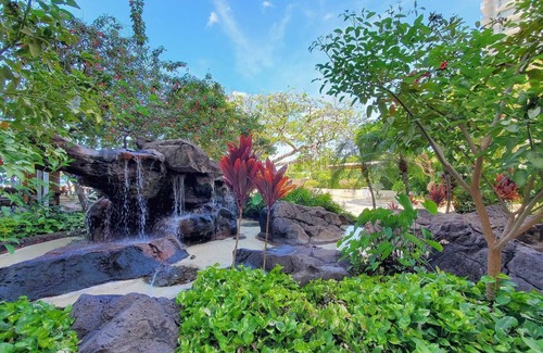 Waikiki Condo | Ilikai 1639 Ocean/Sunset/Marina Views - King Bed - Steps to Lagoon and Beach