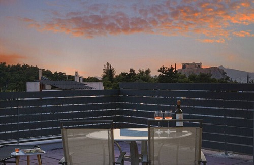 Pangrati Apartment | Iliodorou2-4- Acropolis terrace Athenian studio