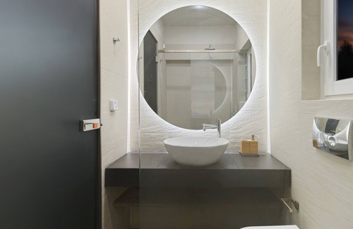 Pangrati Apartment | Iliodorou2-4- Acropolis terrace Athenian studio