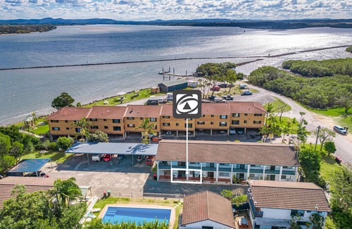 Iluka Apartment | Iluka Villa 4 - Pool, BBQ, private jetty and your own boat ramp.