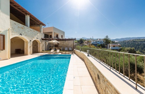Margarites Villa | Ilys Home, a Country-chic Retreat with Pool & BBQ, Walking distance to amenities