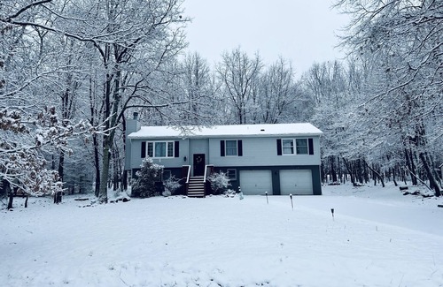 Tunkhannock Township House | IML -NearJim Thorpe-Pets Allowed🐕‍🦺 Free, Sleeps10