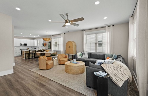 Garden City House | Immaculate 5BR Retreat- Pool and More! The Blue Palm