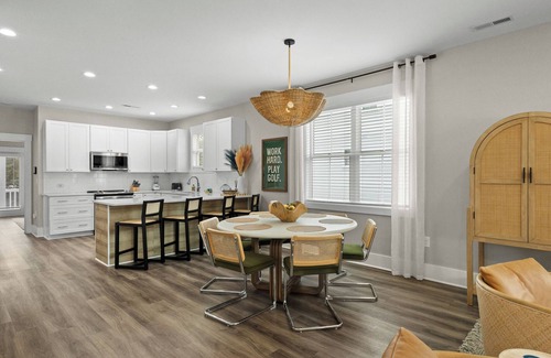 Garden City House | Immaculate 5BR Retreat- Pool and More! The Blue Palm