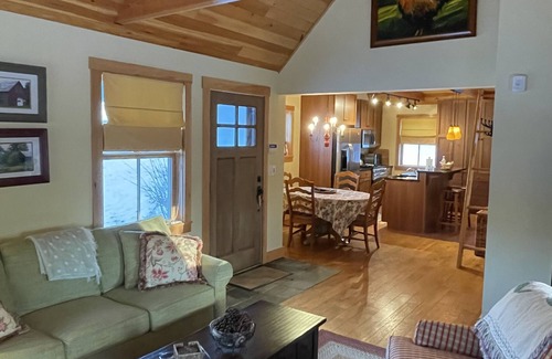 Mount Holly House | Immaculate Cottage in Belmont Mt Holly: Ski Okemo, Killington, VAST,lakes, golf