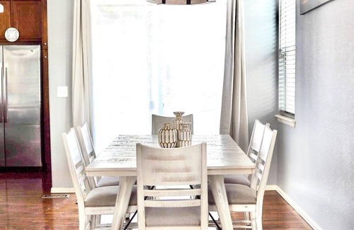 Aurora House | Immaculate Home in Aurora