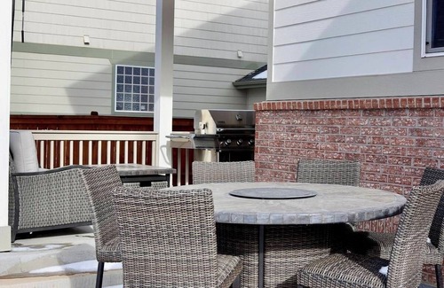 Aurora House | Immaculate Home in Aurora