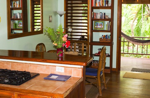 Palmetto Bay House | Immaculate, Manicured Garden Setting In A Private Resort, Steps To Beach & Pool