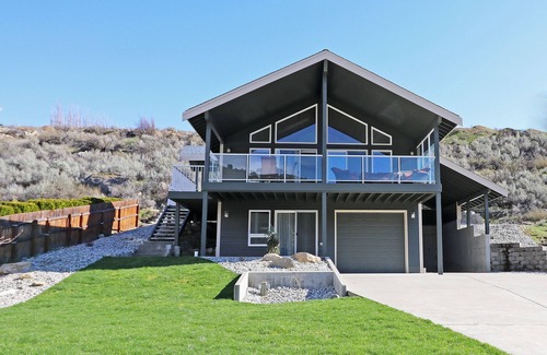 Orondo House | Immaculate Sun Cove/Lake Entiat Home with Unparalleled Lake & Mountain Views!