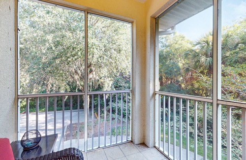 Palm Coast House | Immaculate Townhome in Upscale Community w/Pool & Balcony - Near Beach
