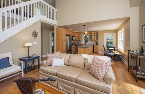 Enfield House | Immaculate Waterfront Cottage - Activities Galore for the Entire Family