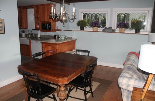 Winchester House | Immaculate Year-Round Lakefront-Charming cottage, swimming, boating, central air