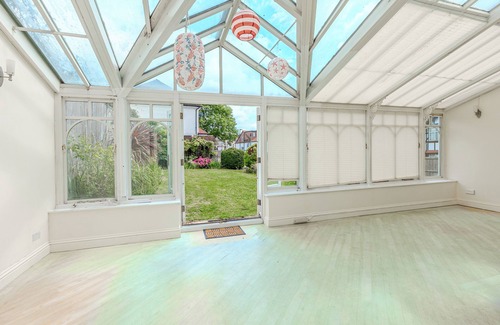 St. Leonard's House | Immense 3BR House, Garden near Tooting Cmns, South