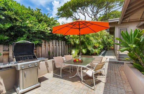 Waialae Iki Ridge House | Immersed in nature Home w/A/C, bbq area, Hale Poola