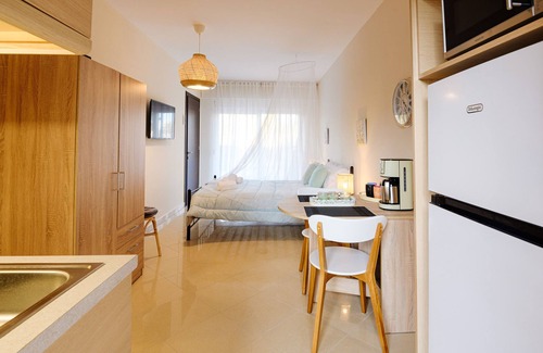 Schinias Apartment | Impeccable 1-Bed Apartment in Schinias Beach