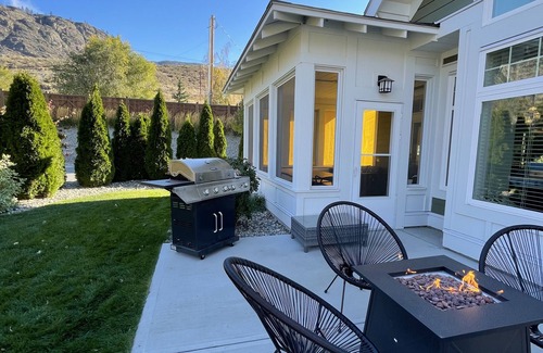 Okanagan-Similkameen Cottage | *Impeccable 3 bedrm cottage in sought-after "The Cottages" Osoyoos Lake & beach