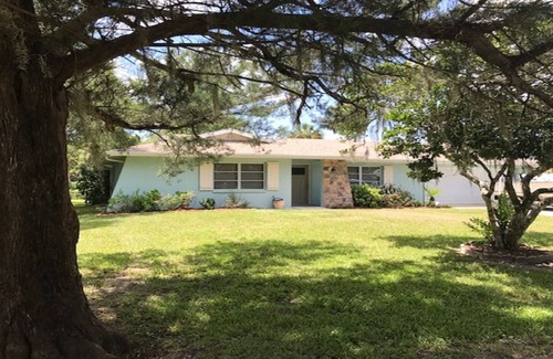 Crystal River House | IMPECCABLE CRYSTAL RIVER KING'S BAY WATERFRONT RETREAT - COMFORT & SERENITY