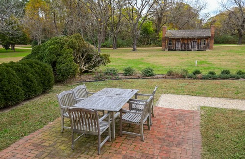 Hardyville House | Impeccably restored home with modern conveniences.